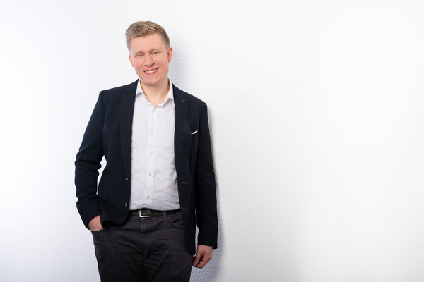 STOLMA Tischler, Techniker und Produktexperte für Aluplast Fenster und Türen